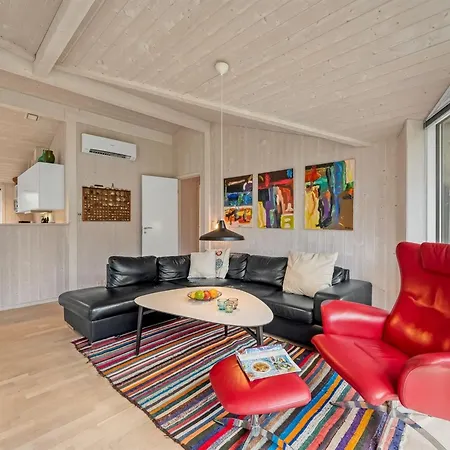 Helen - 500m To The Fjord By Interhome *