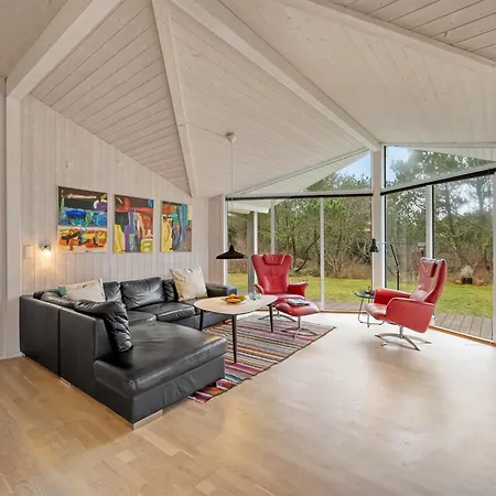 Helen - 500m To The Fjord By Interhome
