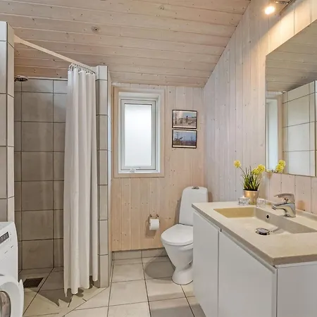 Helen - 500m To The Fjord By Interhome *